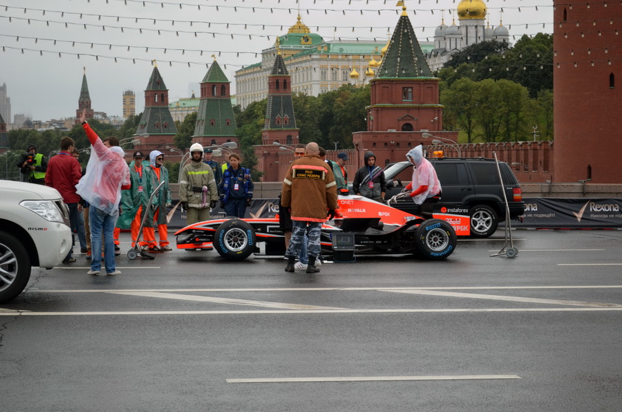 Заглохшая Marussia / Super Aguri на Moscow City Racing 2013