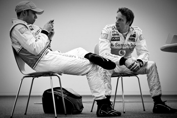 Дженсон Баттон и его новый напарник по команде McLaren Льюис Хэмилтон
