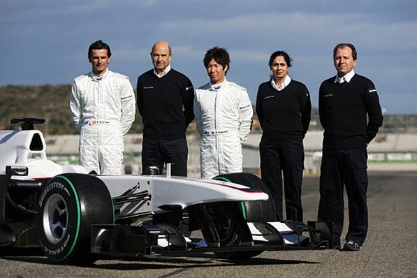 Команда Sauber во время презентации машины 2010 года