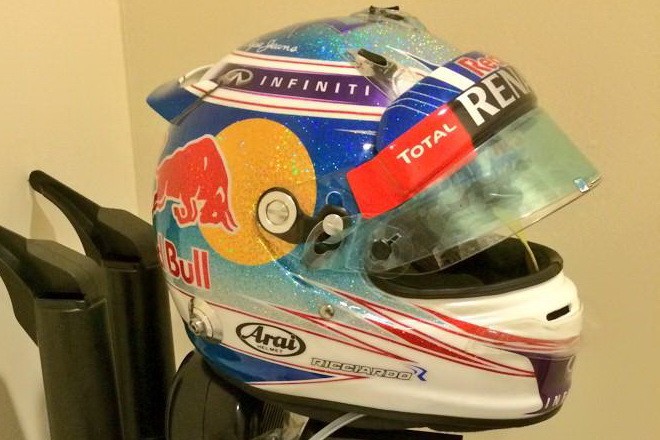 Шлем Даниэля Риккьярдо на Гран-При Сингапура 2014 | 2014 Singapore Grand Prix helmet of Daniel Ricciardo