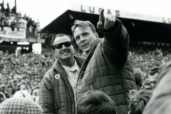 Победители 24 часов Ле-Мана 1967 года Эй-Джей Фойт и Дэн Гёрни | 1967 <b>24 Hours of Le Mans</b> winners AJ Foyt and Dan Gurney